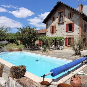Maison avec piscine extérieure